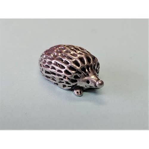 This pewter hedgehog charm, with exquisite craftsmanship, adds elegance to any space—perfect for potted plants, bookshelves, or any trinket lover's collection.