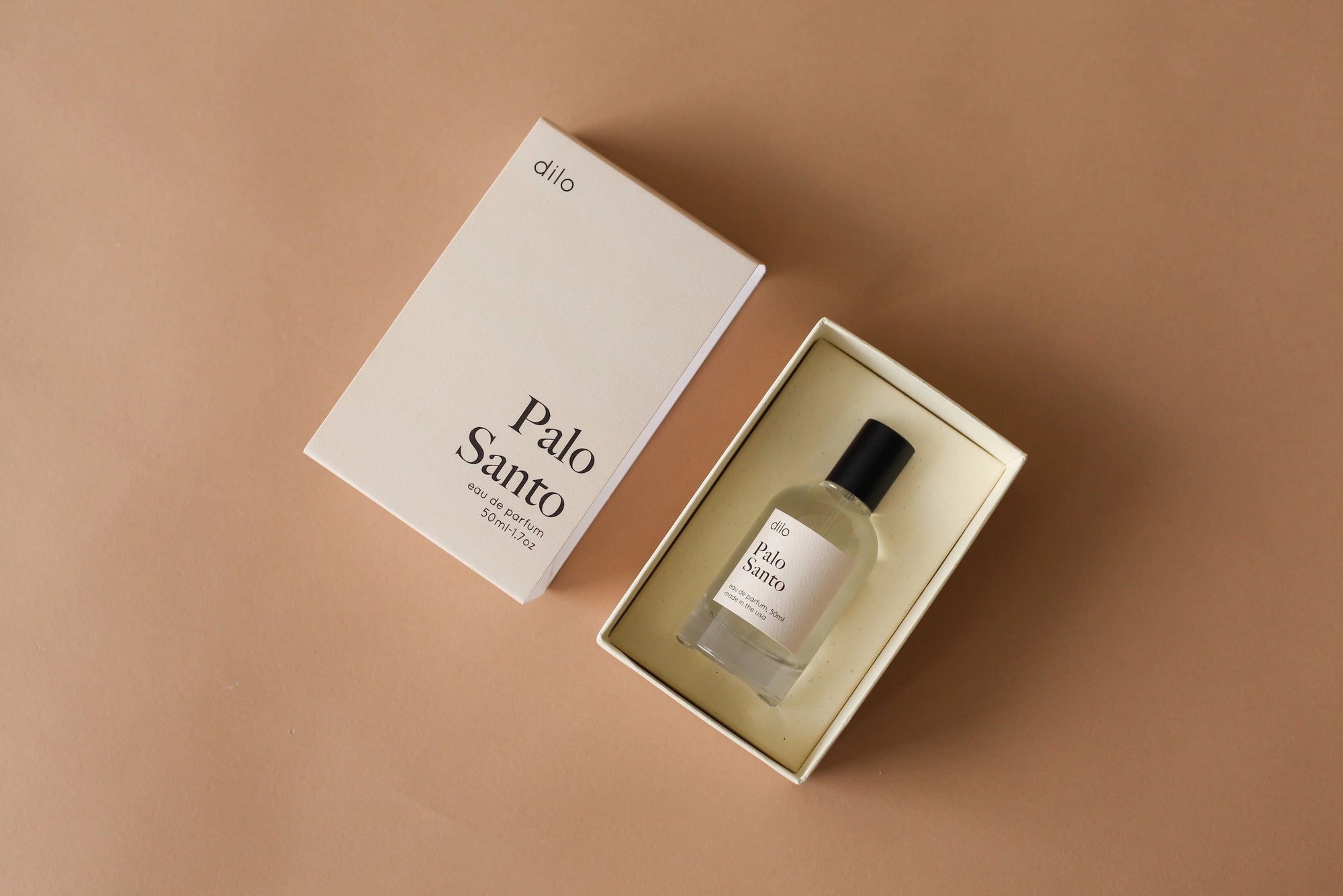 The unmistakable appeal of Palo Santo is infused into this rich, unisex fragrance. Top Notes: violet, peppercorn, iris Heart Notes: cardamom, rose, geranium Base Notes: palo santo, sandalwood, amber.