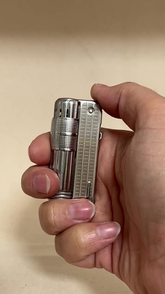 Add style to your flame game with our Trench Lighter in silver or gold. Polished finish, powerful trigger, and sleek design elevate your smoking or candle experience.